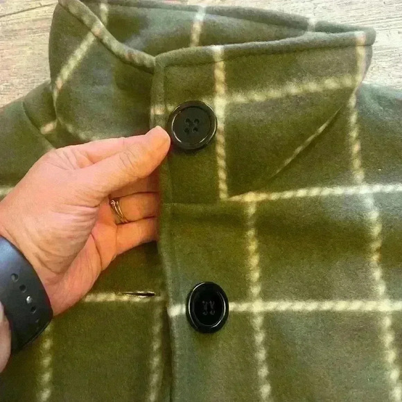 One size fits most fleece shawl - Picture 3 of 5